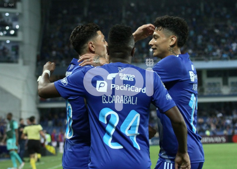 FBL-LIBERTADORES-EMELEC-PETROLERO