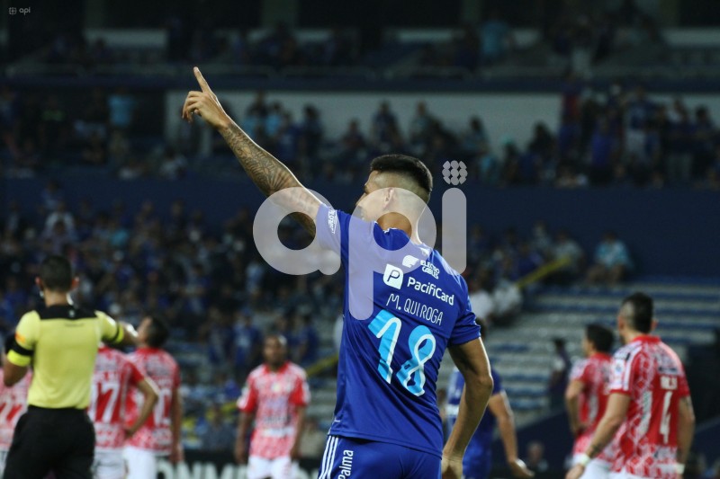 FBL-LIBERTADORES-EMELEC-PETROLERO
