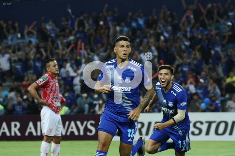 FBL-LIBERTADORES-EMELEC-PETROLERO