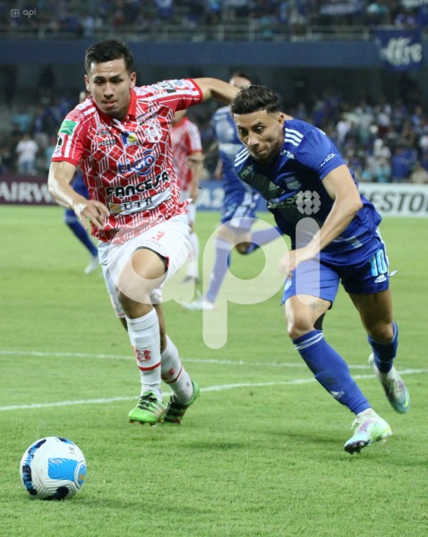 FBL-LIBERTADORES-EMELEC-PETROLERO