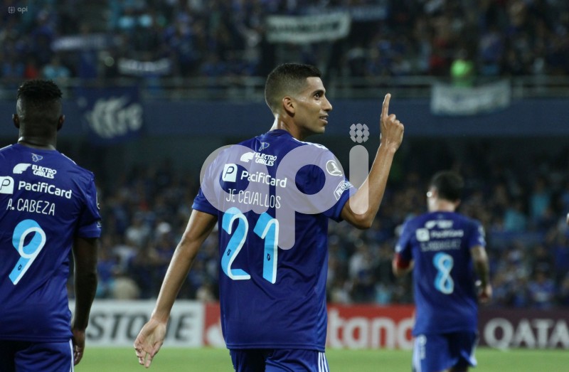 FBL-LIBERTADORES-EMELEC-PETROLERO