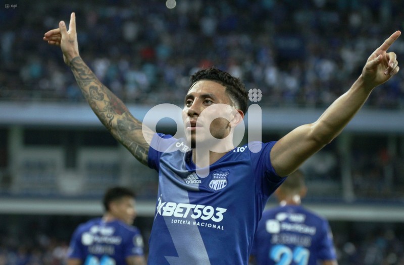 FBL-LIBERTADORES-EMELEC-PETROLERO
