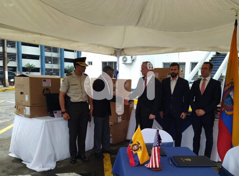 GYE-DONACION A POLICIA