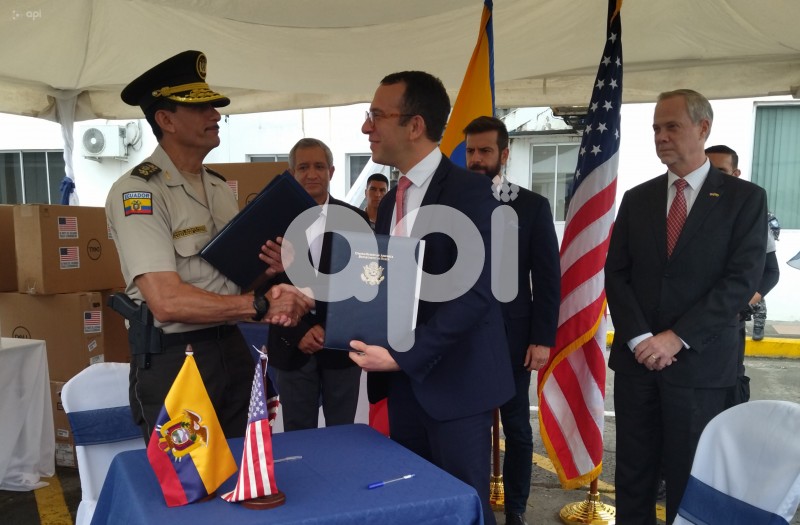 GYE-DONACION A POLICIA