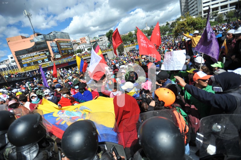 UIO-PROTESTAS-CONAIE-DIA 11-MUJERES