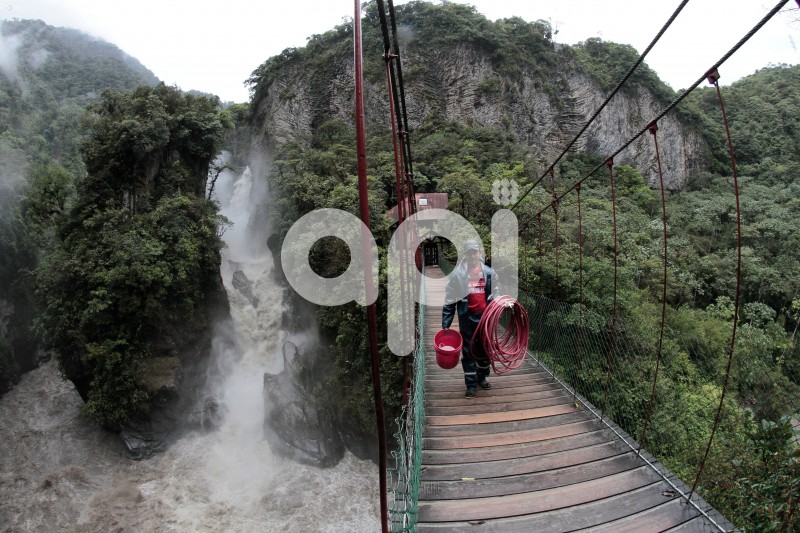 GYE-LLUVIAS BAÑOS