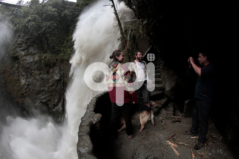 GYE-LLUVIAS BAÑOS