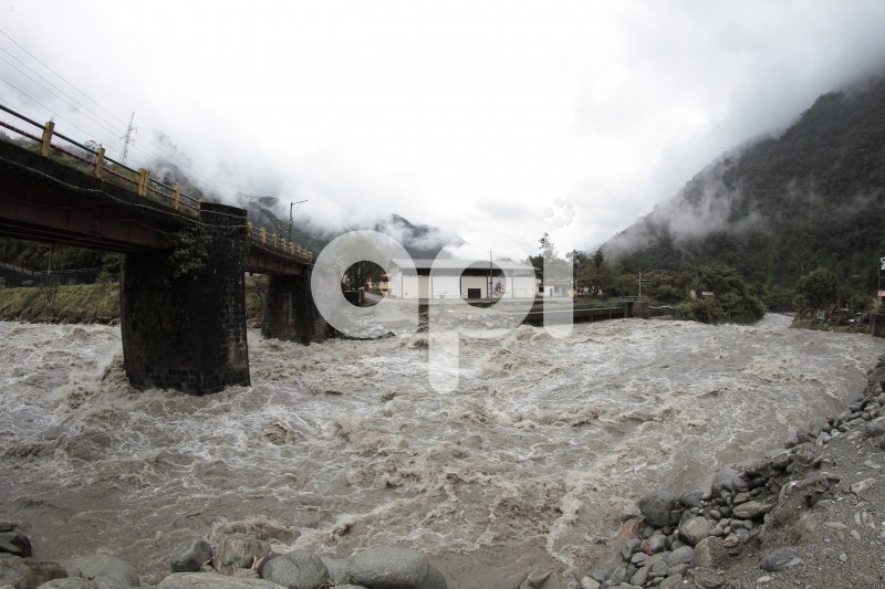GYE-LLUVIAS BAÑOS