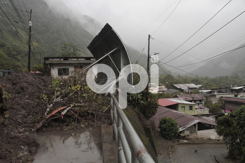 GYE-LLUVIAS BAÑOS