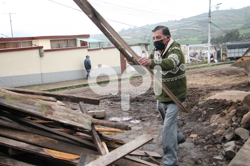 TEMBLOR-CARCHI
