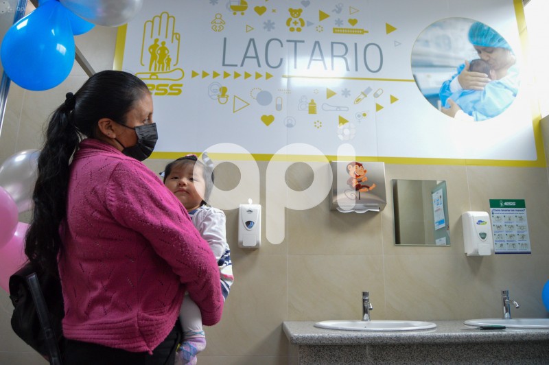 CUENCA-INAGURACION-LACTARIO-IESS