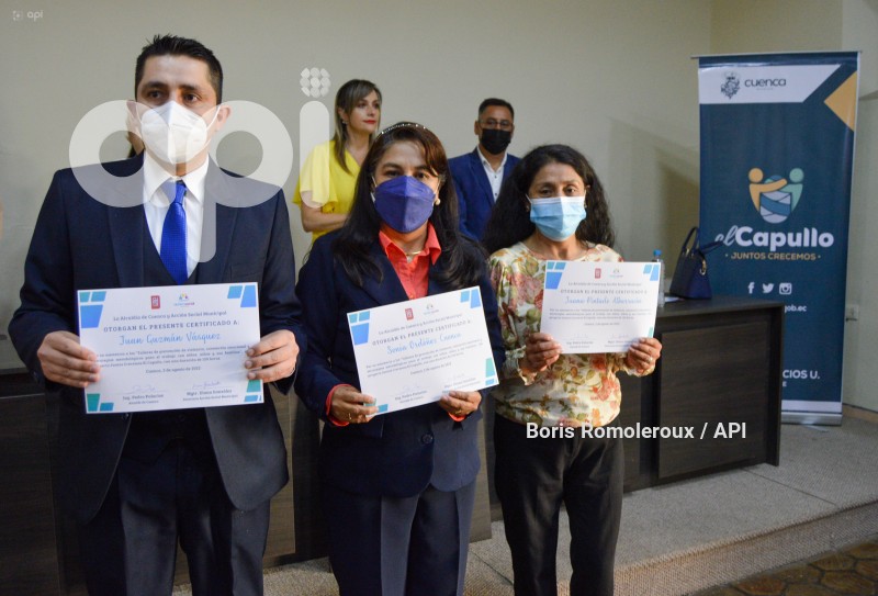 CUENCA-ENTREGA-CERTIFICADOS-NO-VIOLENCIA