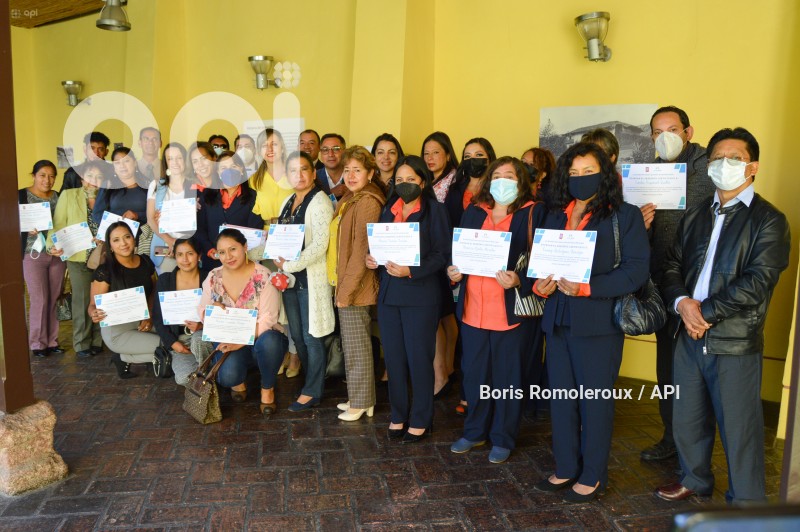 CUENCA-ENTREGA-CERTIFICADOS-NO-VIOLENCIA