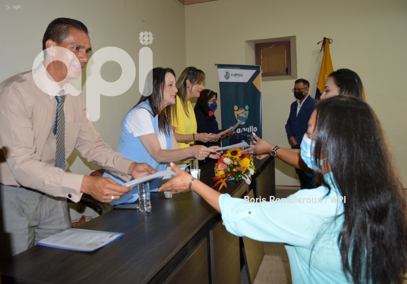 CUENCA-ENTREGA-CERTIFICADOS-NO-VIOLENCIA