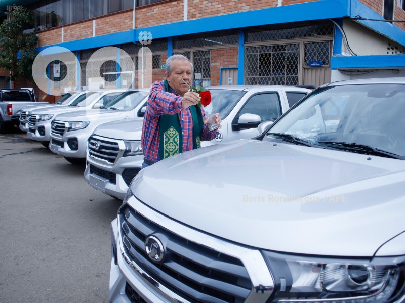 CUENCA-ENTREGA-VEHICULOS-PREFECTURA