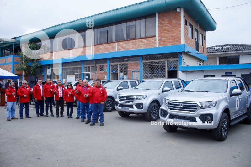 CUENCA-ENTREGA-VEHICULOS-PREFECTURA