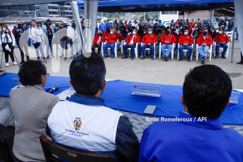 CUENCA-ENTREGA-VEHICULOS-PREFECTURA