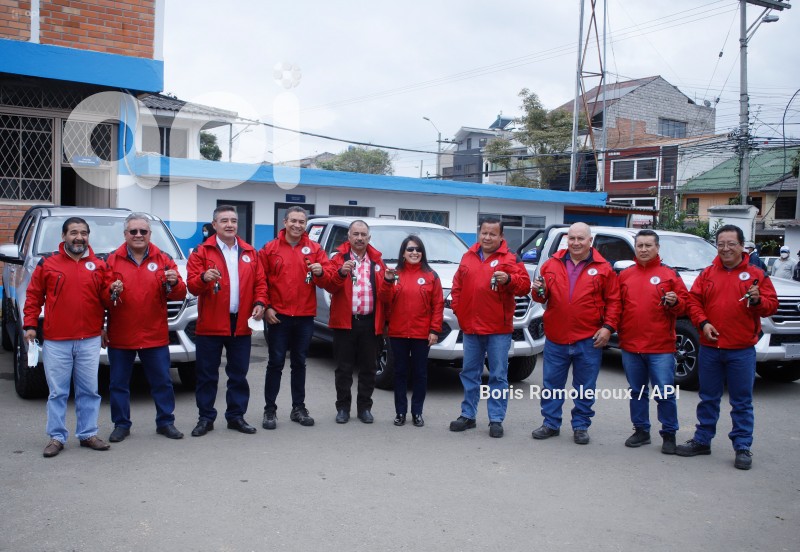 CUENCA-ENTREGA-VEHICULOS-PREFECTURA