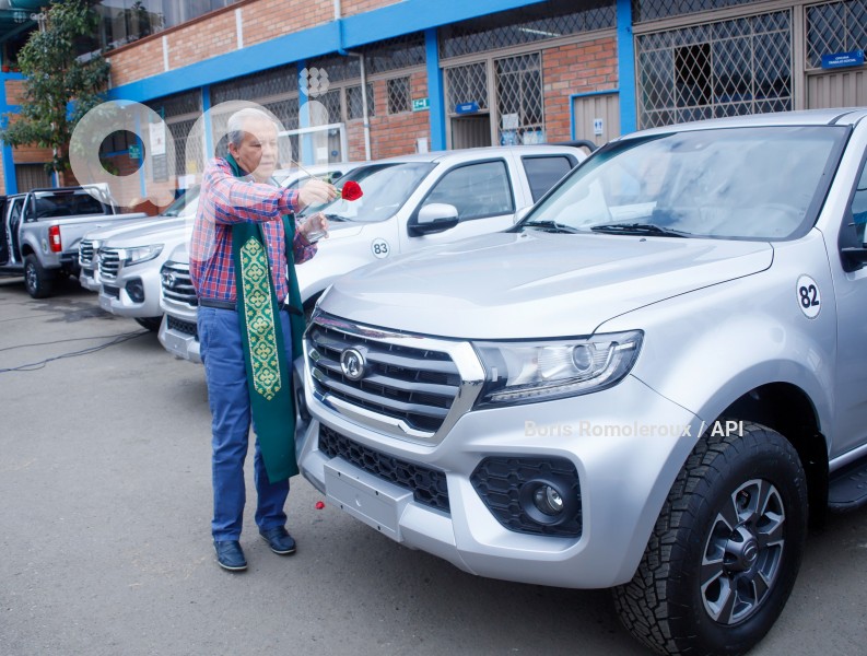 CUENCA-ENTREGA-VEHICULOS-PREFECTURA