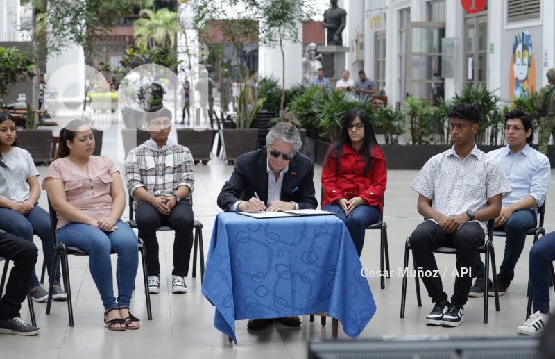 GYE-FIRMA VETO LEY COMUNICACIÓN