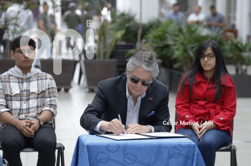 GYE-FIRMA VETO LEY COMUNICACIÓN