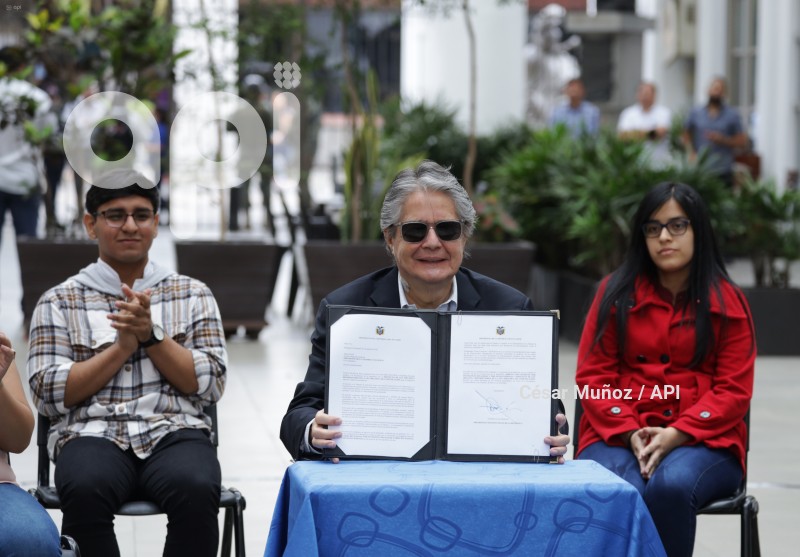 GYE-FIRMA VETO LEY COMUNICACIÓN