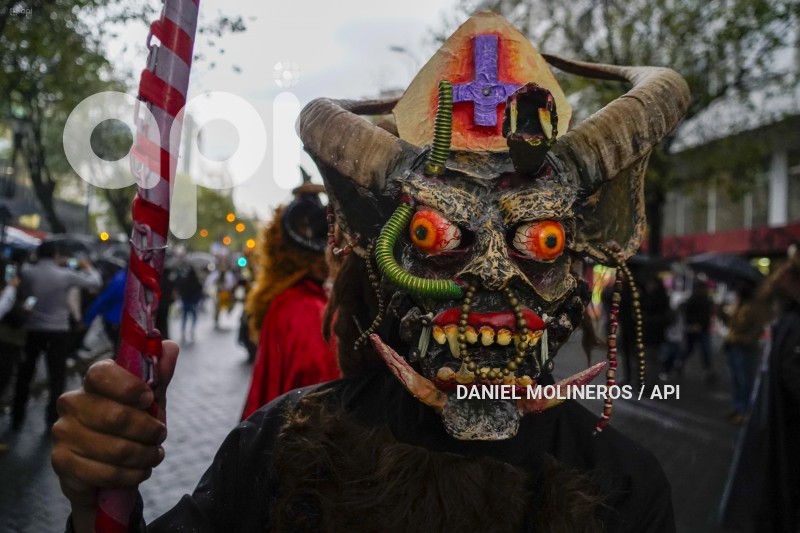 DIABLOS-SE-TOMAN-MARISCAL