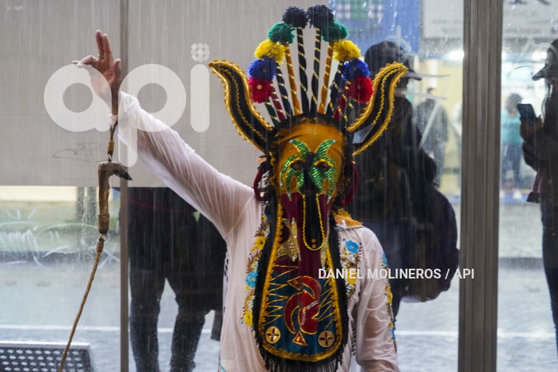 DIABLOS-SE-TOMAN-MARISCAL