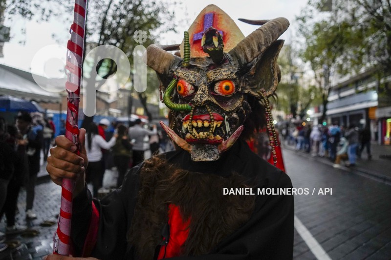 DIABLOS-SE-TOMAN-MARISCAL