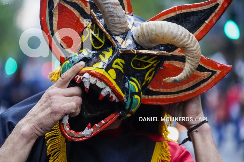 DIABLOS-SE-TOMAN-MARISCAL