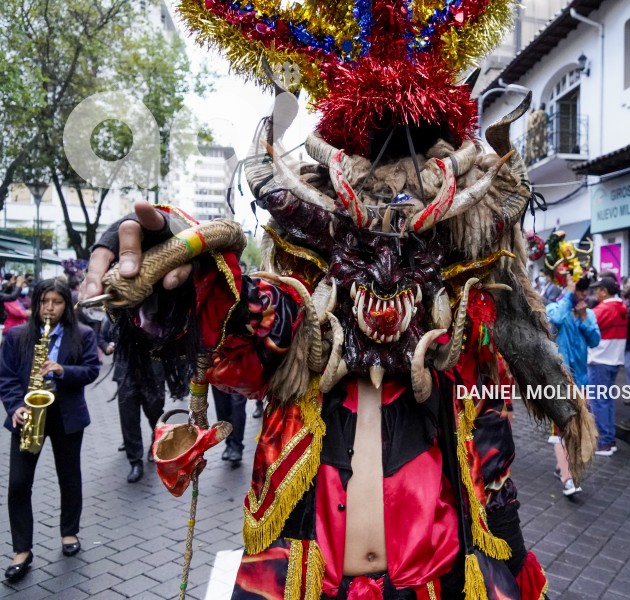 DIABLOS-SE-TOMAN-MARISCAL