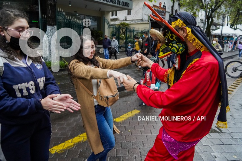 DIABLOS-SE-TOMAN-MARISCAL
