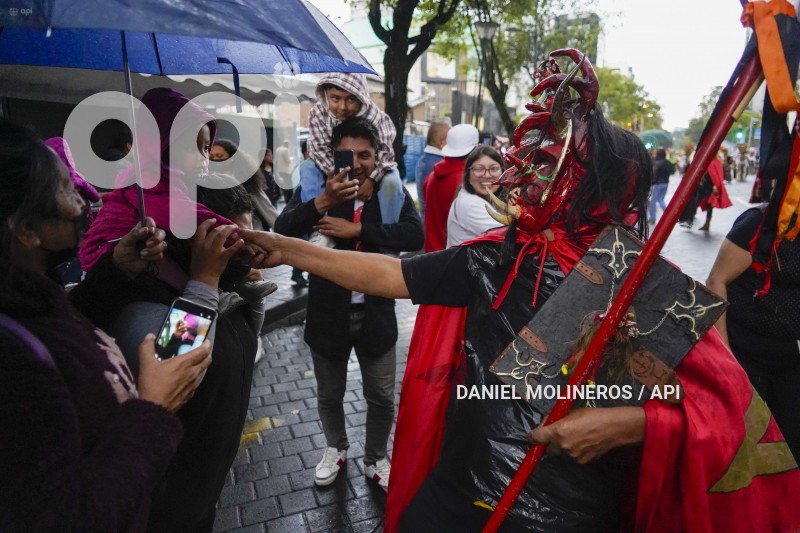 DIABLOS-SE-TOMAN-MARISCAL