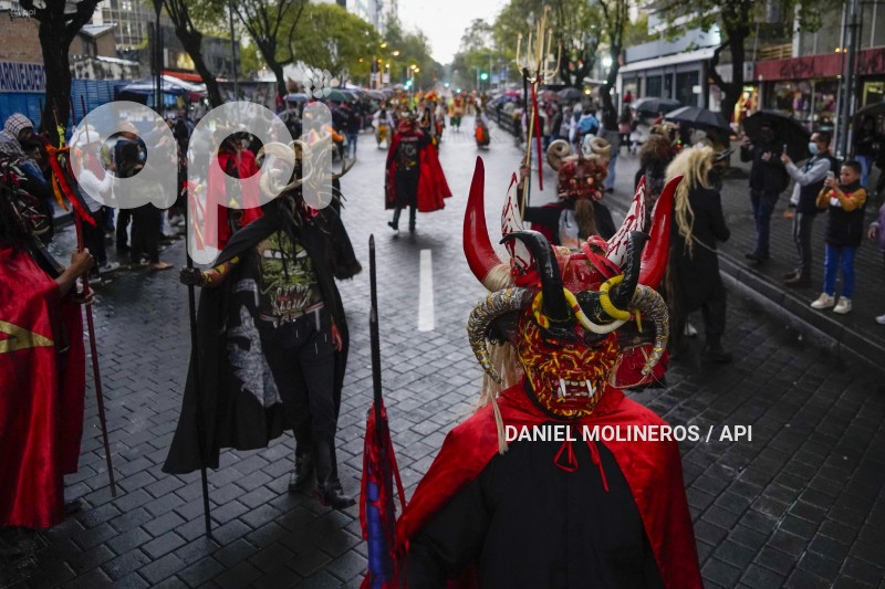 DIABLOS-SE-TOMAN-MARISCAL