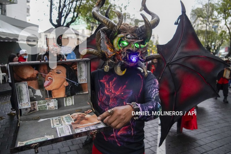 DIABLOS-SE-TOMAN-MARISCAL
