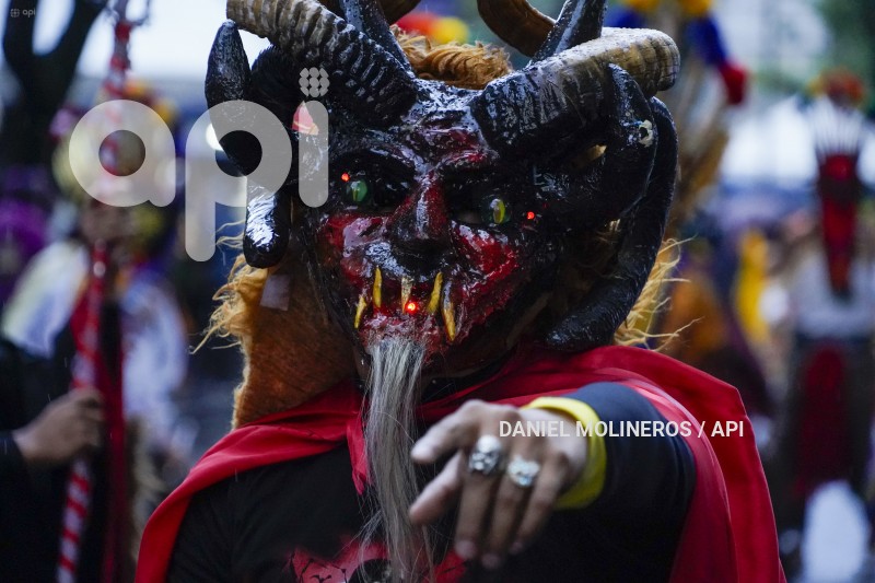 DIABLOS-SE-TOMAN-MARISCAL