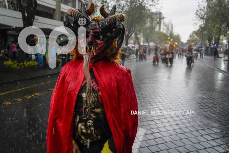 DIABLOS-SE-TOMAN-MARISCAL