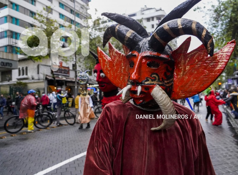 DIABLOS-SE-TOMAN-MARISCAL