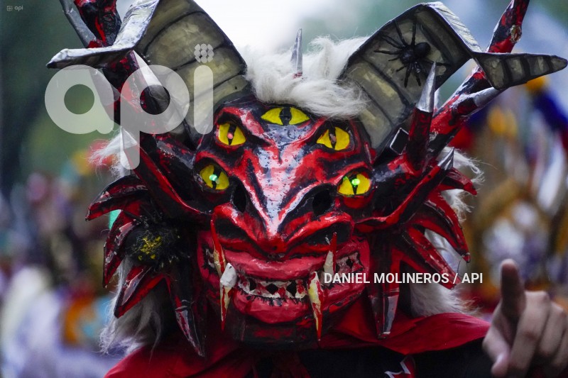 DIABLOS-SE-TOMAN-MARISCAL