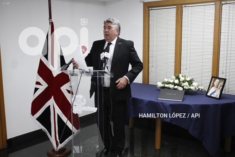 FALLECIMIENTO-REINA-EMBAJADA-INGLESA