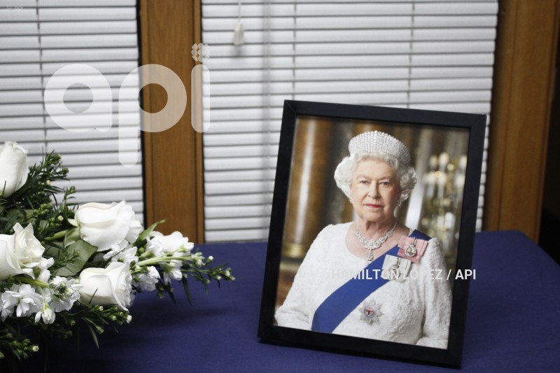 FALLECIMIENTO-REINA-EMBAJADA-INGLESA