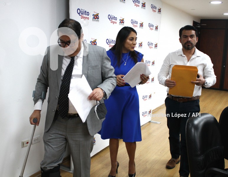 UIO-QUITO-BAJO-ATAQUE