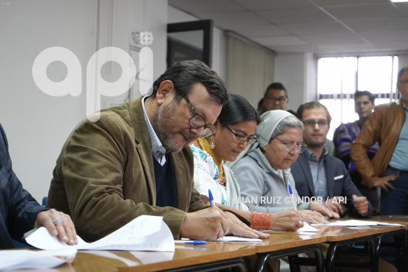 UIO-FIRMA-MESA-PRODUCTIVO