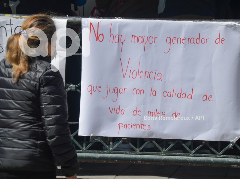 CUENCA-PLANTON -FALTA-MEDICAMENTOS