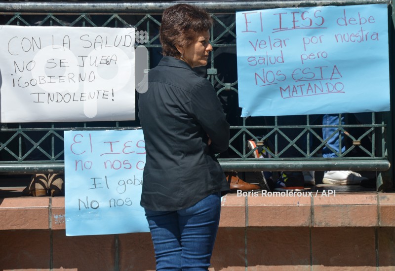 CUENCA-PLANTON -FALTA-MEDICAMENTOS