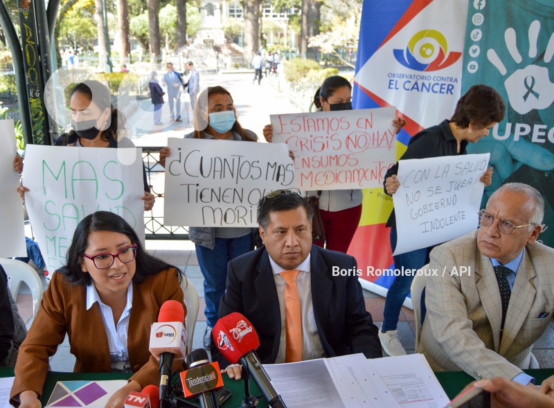 CUENCA-PLANTON -FALTA-MEDICAMENTOS