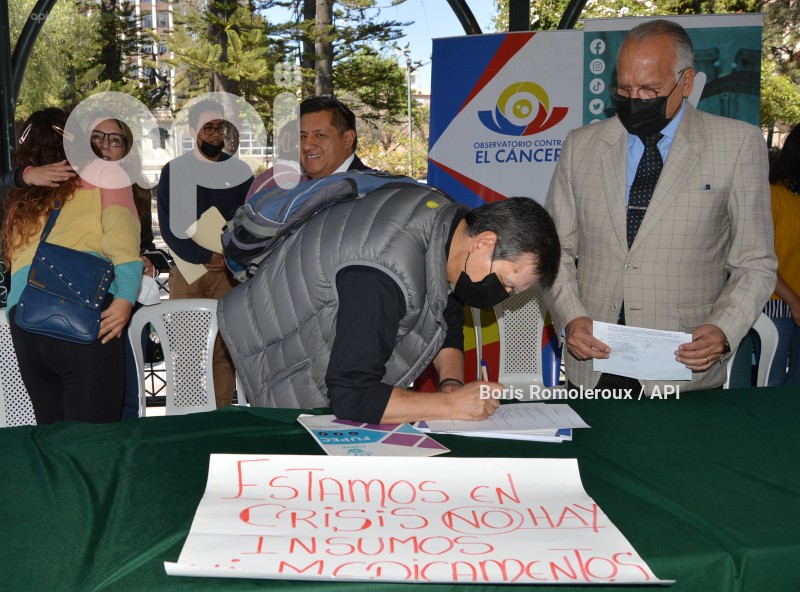 CUENCA-PLANTON -FALTA-MEDICAMENTOS