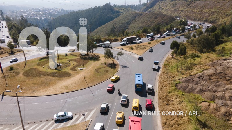 UIO-TRAFICO-VEHICULAR-SIMONBOLIVAR