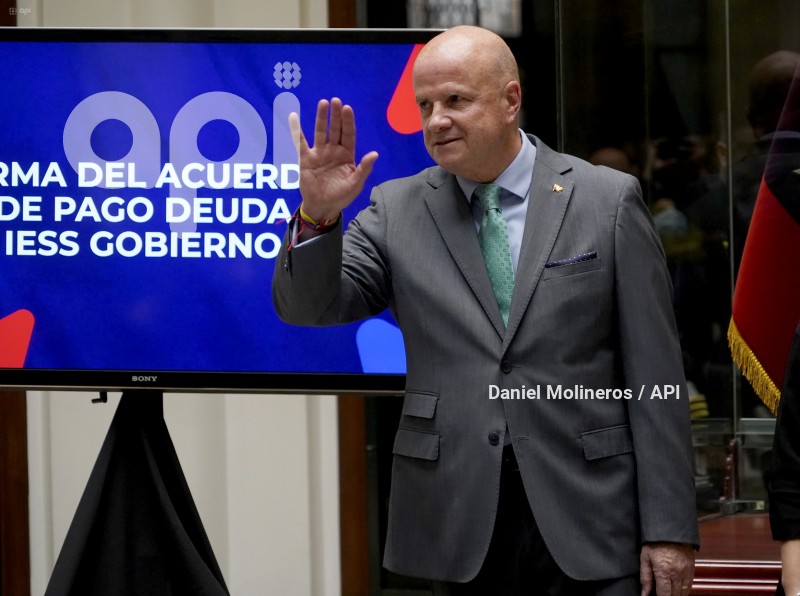 FIRMA-ACUERDO-DEUDA-IESS-GOBIERNO