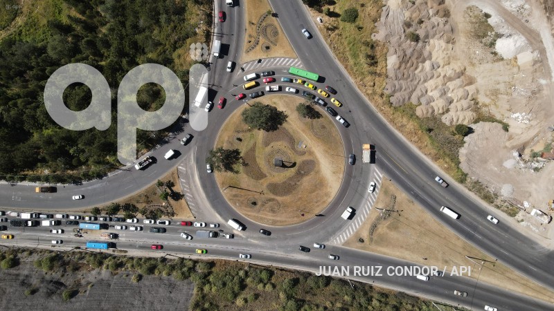 UIO-TRAFICO-VEHICULAR-SIMONBOLIVAR